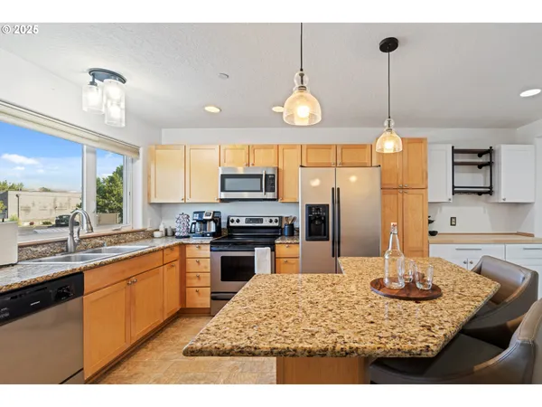 $350,000 | 990 West 8th Place, The Dalles, OR 97058