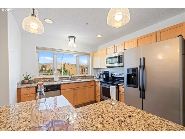 $350,000 | 990 West 8th Place, The Dalles, OR 97058