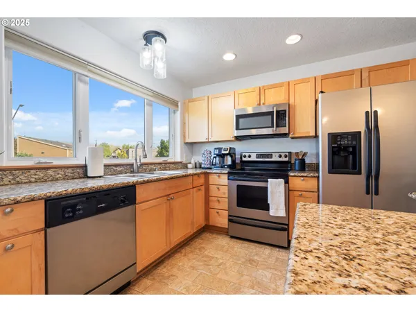 $350,000 | 990 West 8th Place, The Dalles, OR 97058