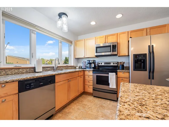 $350,000 | 990 West 8th Place, The Dalles, OR 97058