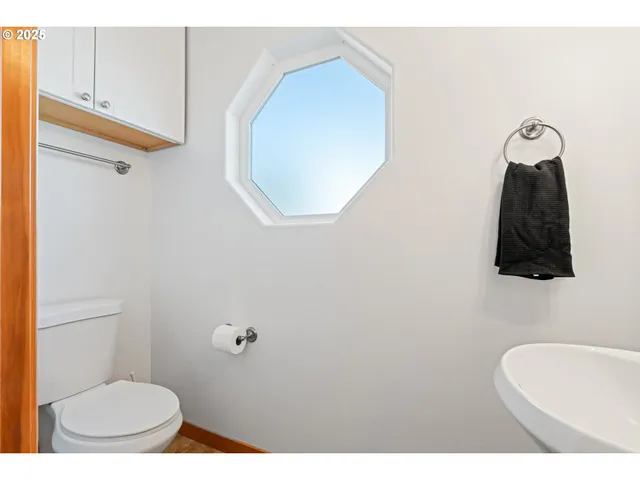 $350,000 | 990 West 8th Place, The Dalles, OR 97058