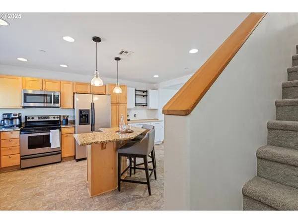 $350,000 | 990 West 8th Place, The Dalles, OR 97058