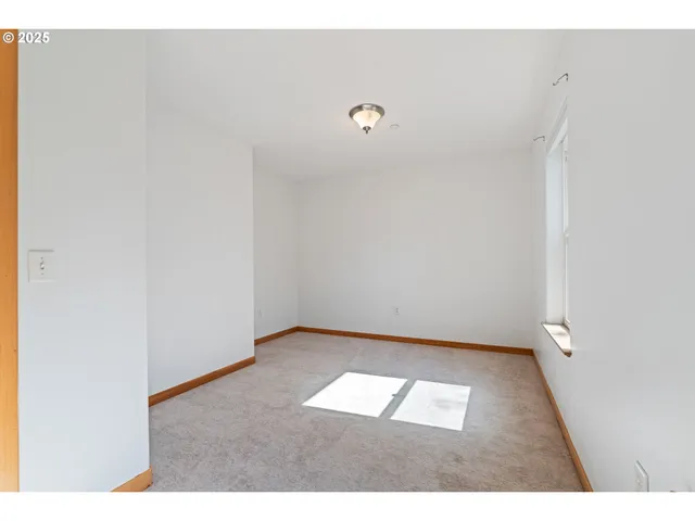 $350,000 | 990 West 8th Place, The Dalles, OR 97058