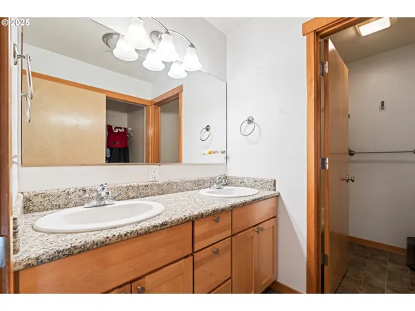 $350,000 | 990 West 8th Place, The Dalles, OR 97058