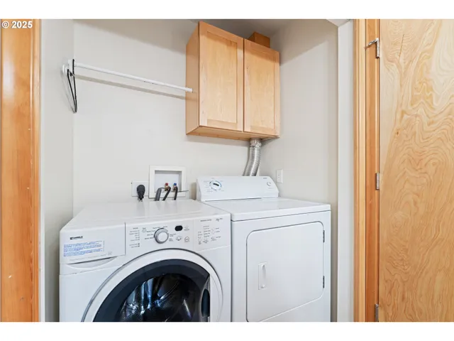 $350,000 | 990 West 8th Place, The Dalles, OR 97058