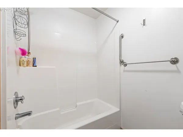 $350,000 | 990 West 8th Place, The Dalles, OR 97058