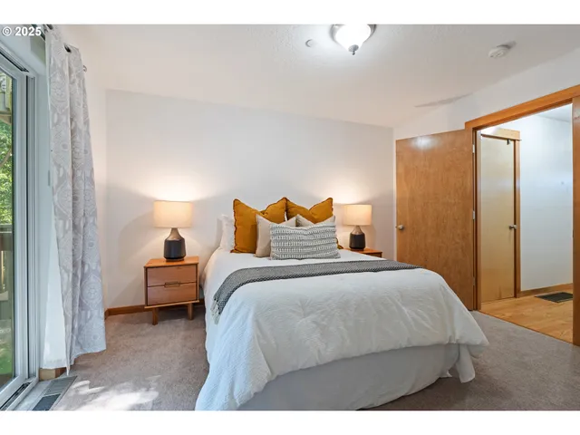 $350,000 | 990 West 8th Place, The Dalles, OR 97058