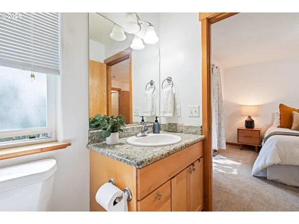 $350,000 | 990 West 8th Place, The Dalles, OR 97058