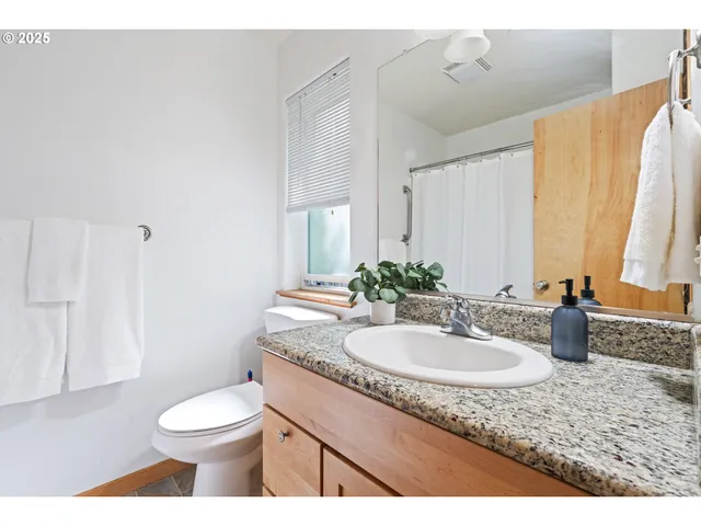 $350,000 | 990 West 8th Place, The Dalles, OR 97058