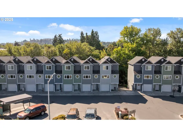 $350,000 | 990 West 8th Place, The Dalles, OR 97058