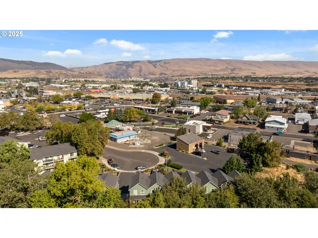 $350,000 | 990 West 8th Place, The Dalles, OR 97058