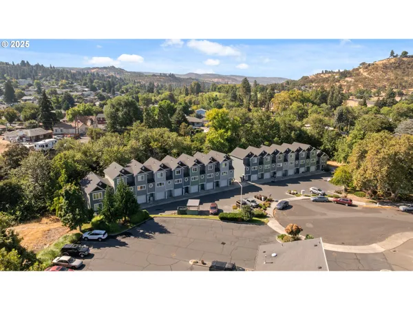 $350,000 | 990 West 8th Place, The Dalles, OR 97058