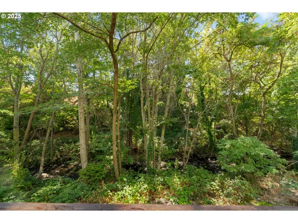 $350,000 | 990 West 8th Place, The Dalles, OR 97058