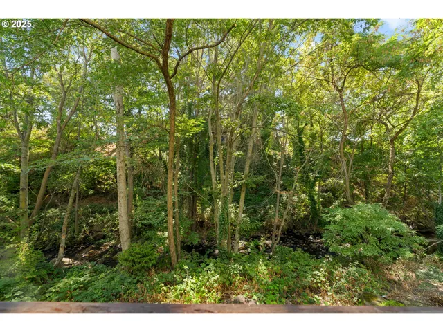 $350,000 | 990 West 8th Place, The Dalles, OR 97058