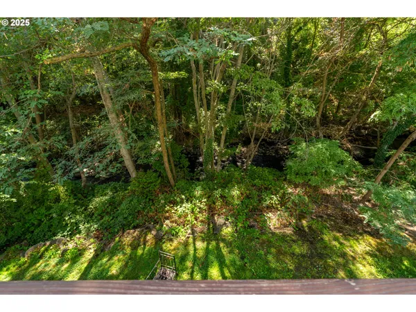 $350,000 | 990 West 8th Place, The Dalles, OR 97058