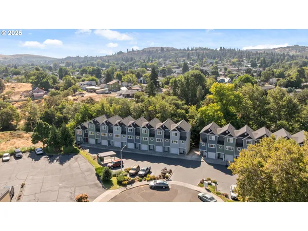 $350,000 | 990 West 8th Place, The Dalles, OR 97058