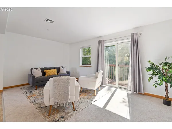 $350,000 | 990 West 8th Place, The Dalles, OR 97058