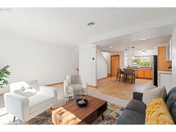 $350,000 | 990 West 8th Place, The Dalles, OR 97058