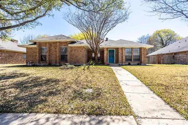$314,900 | 509 Wisterglen Drive, DeSoto, TX 75115