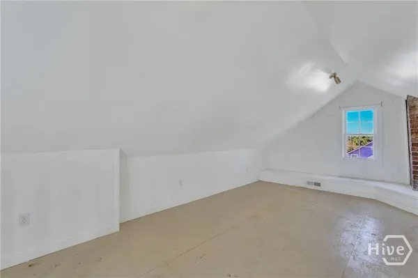$2,200 | 218 West Anderson Street, Unit UPPR, Savannah, GA 31401