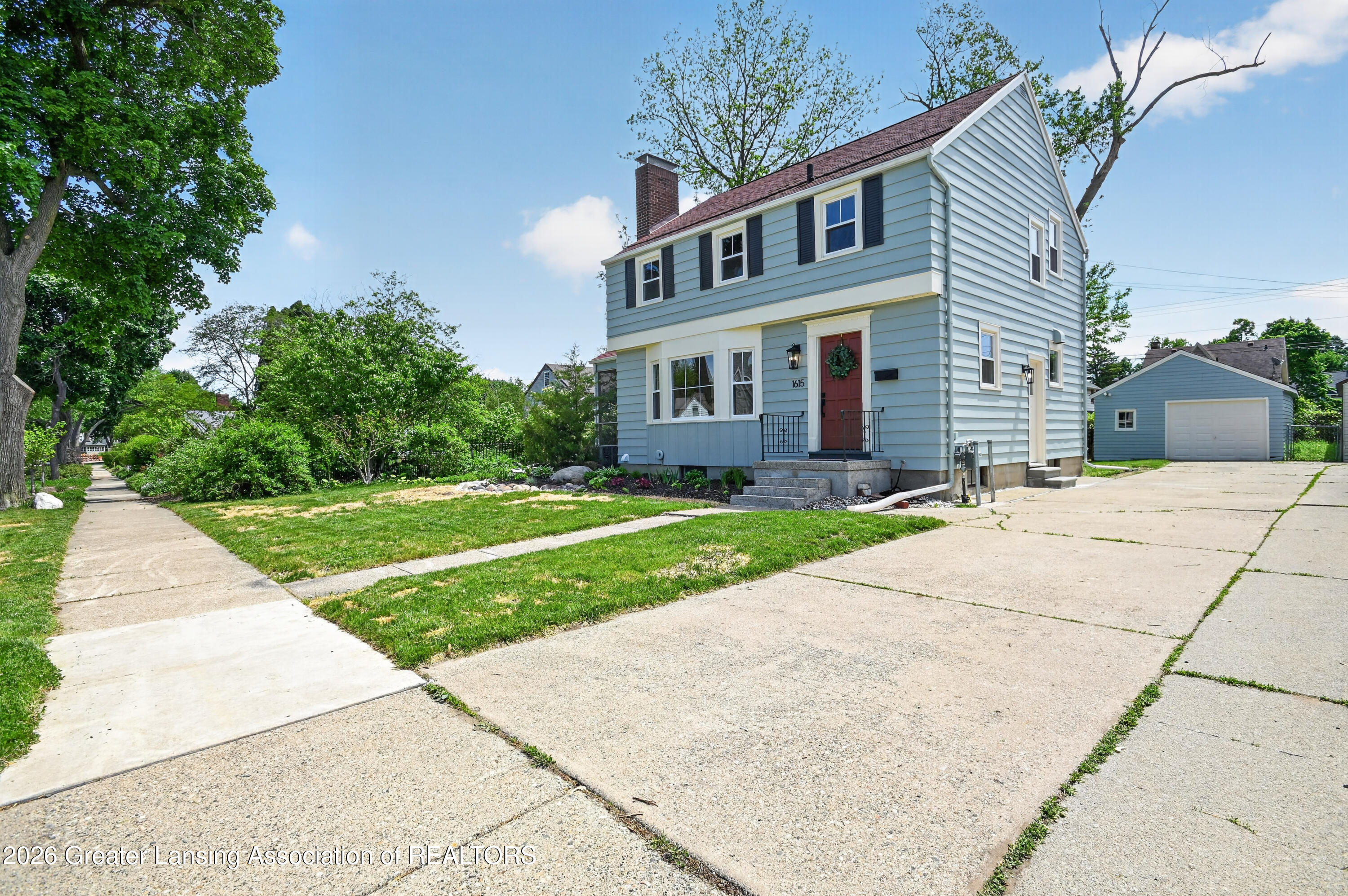 1615 Inverness Avenue Lansing, MI 48915 - Photo 3 of 43 Right Corner