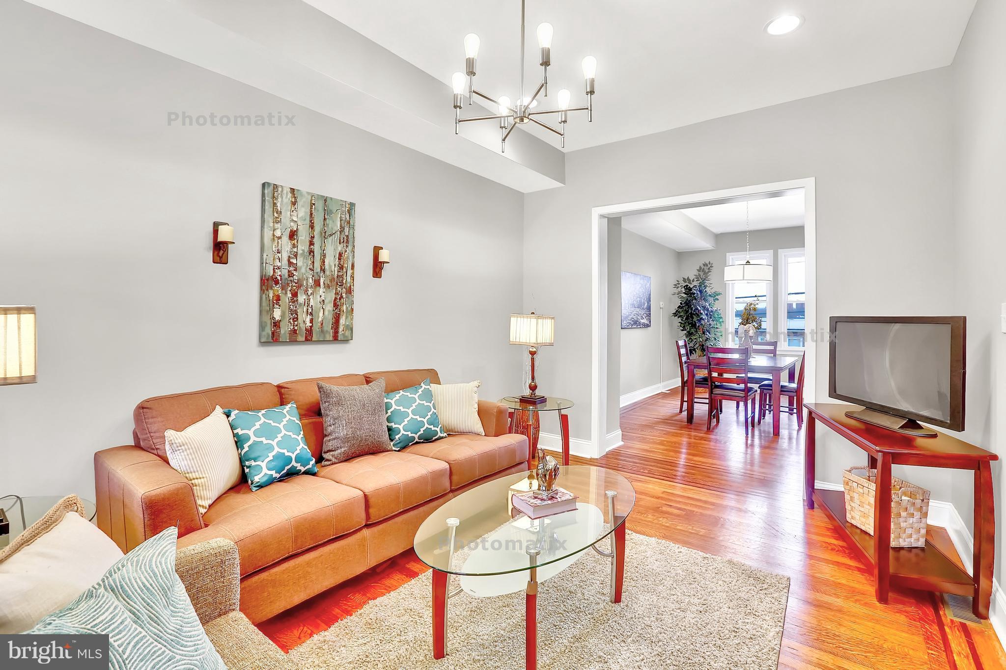 4210 Falls Road Baltimore, MD 21211 - Photo 5 of 27 Living Room