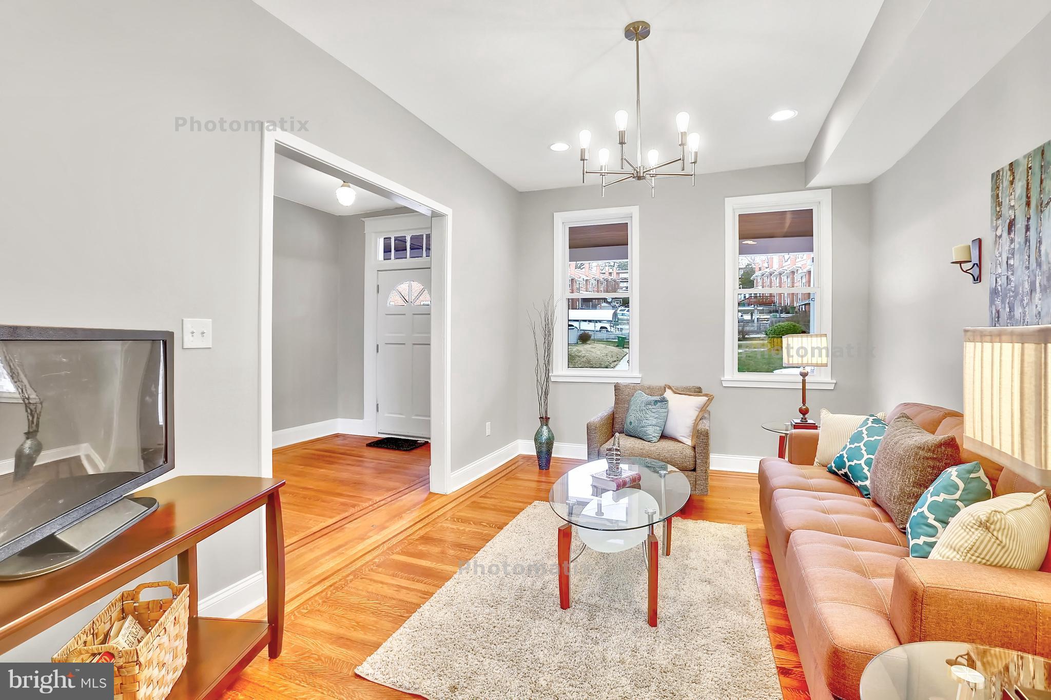 4210 Falls Road Baltimore, MD 21211 - Photo 6 of 27 Living Room