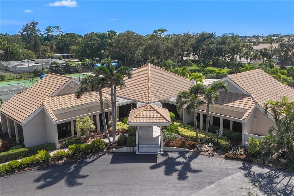 139 Inlets Boulevard, Unit 139 Nokomis, FL 34275 - Photo 27 of 59 a view of a patio in backyard