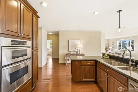 $899,000 | 8850 Redmond-Woodinville Road Northeast, Unit 301, Redmond, WA 98052