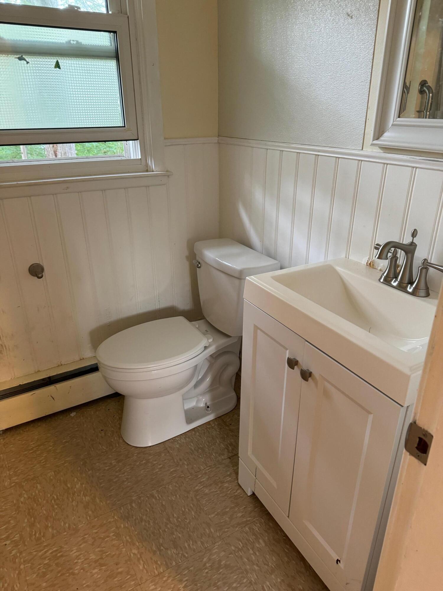 36 Ocean Park Road Saco, ME 04072 - Photo 12 of 24 Bathroom 2