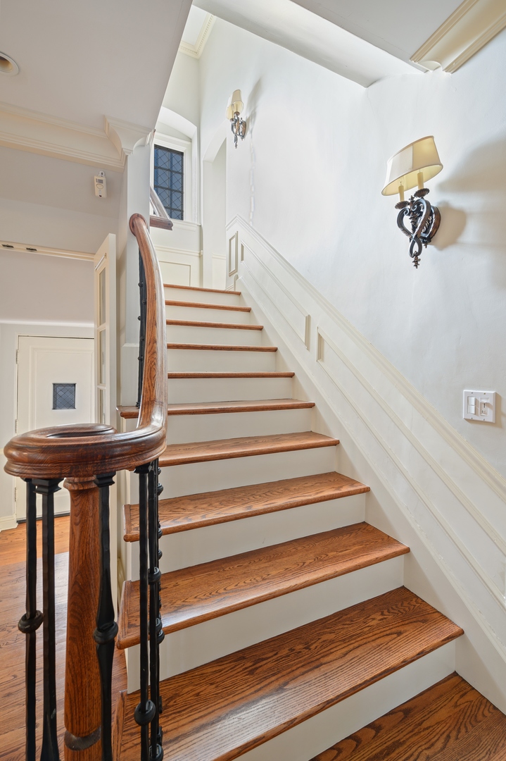 1435 Tower Road Winnetka, IL 60093 - Photo 20 of 34 a view of entryway and hall