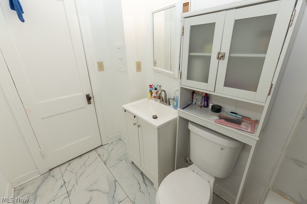 14221 Glenside Road Cleveland, OH 44110 - Photo 16 of 50