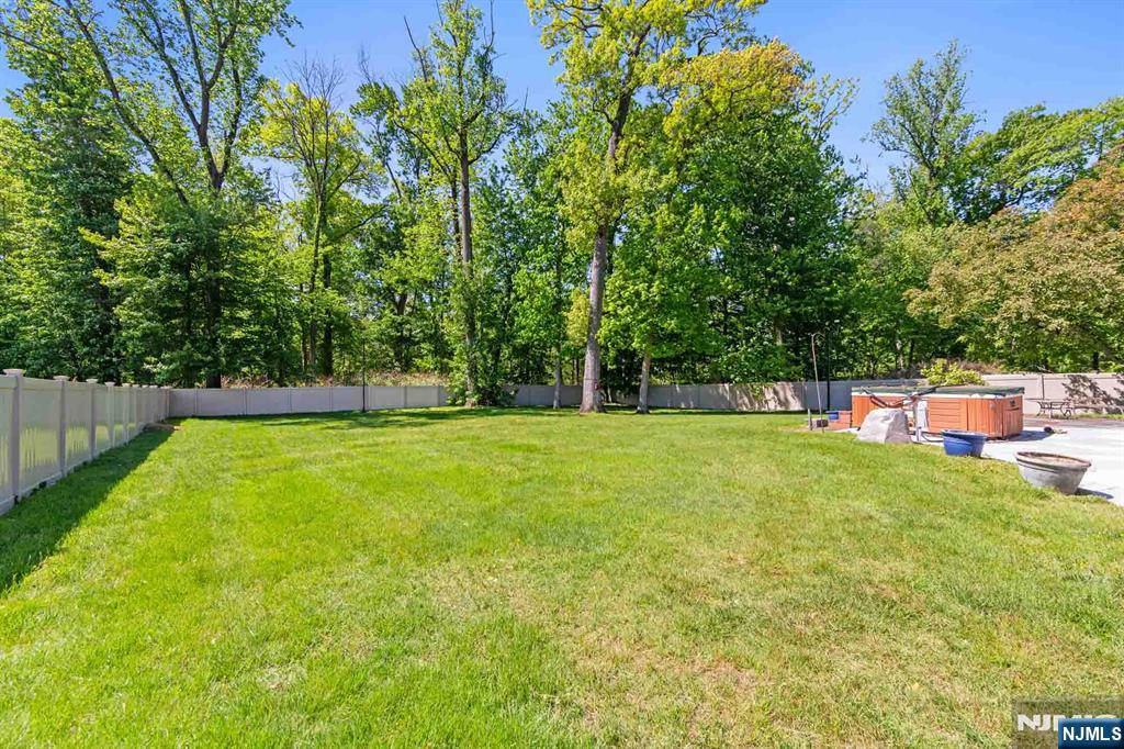 290 Dunkerhook Road Paramus, NJ 07652 - Photo 49 of 50