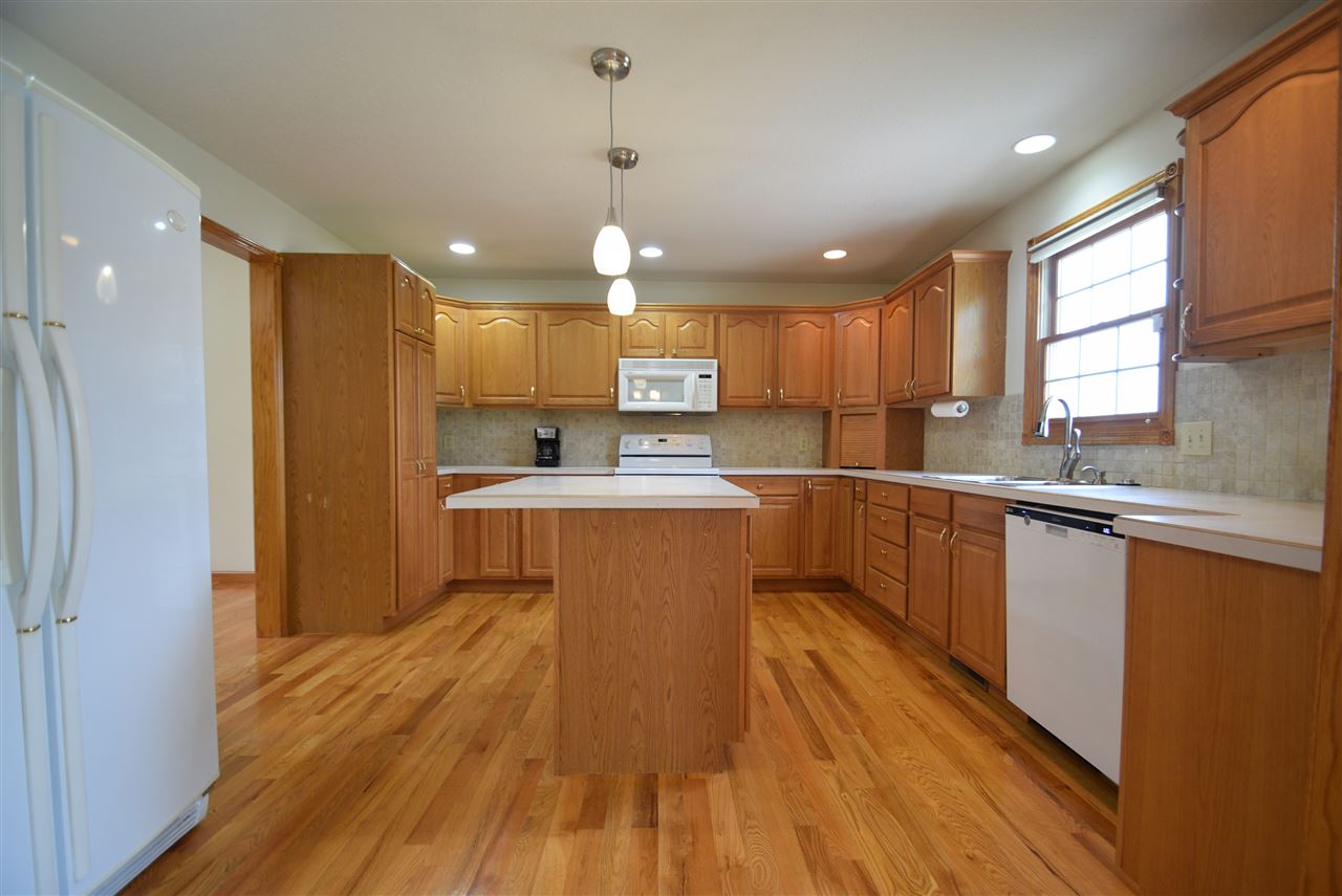 10280 Dice Road Freeland, MI 48623 - Photo 5 of 23