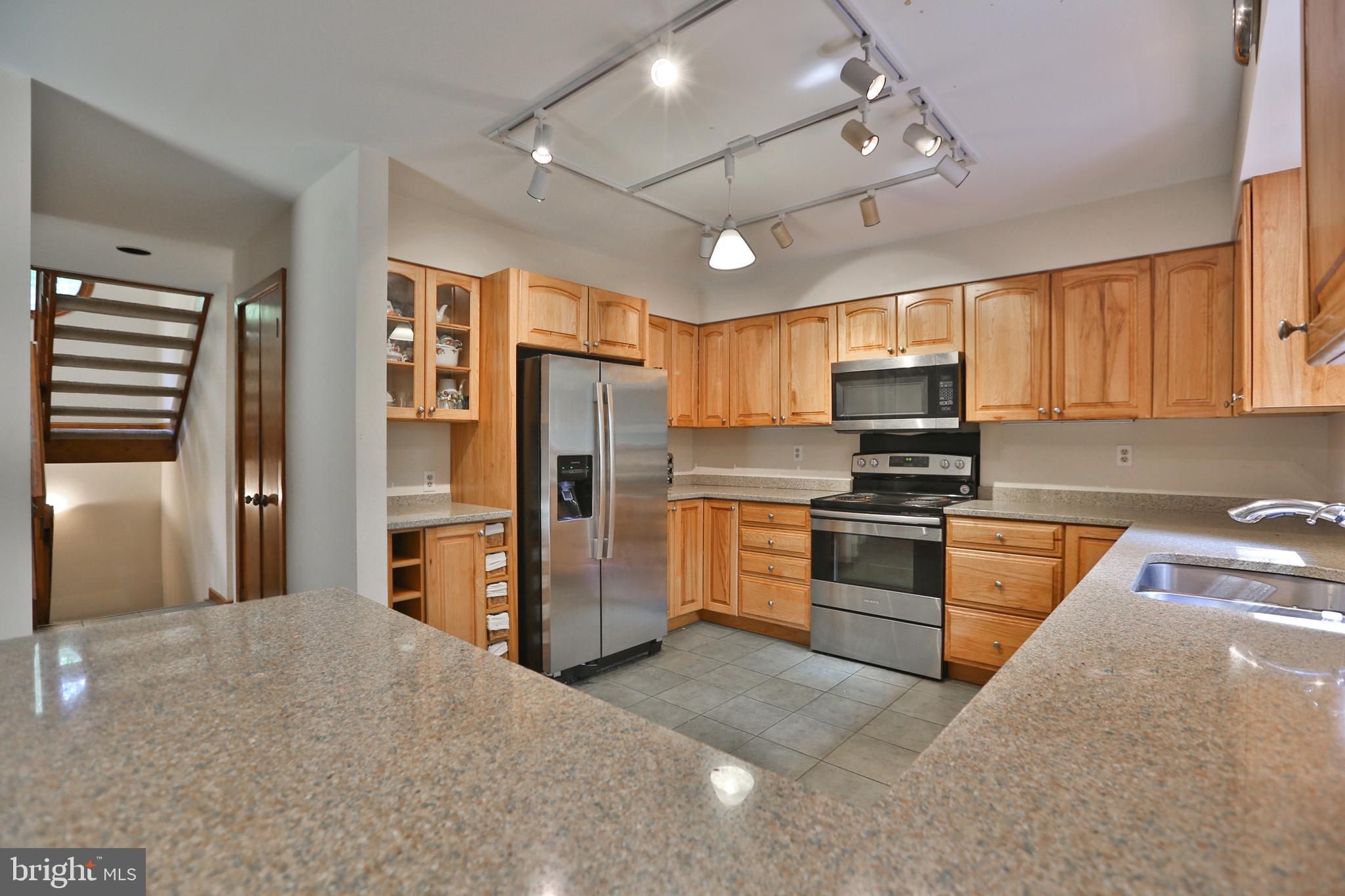7247 Clifton Road Clifton, VA 20124 - Photo 12 of 38 Kitchen