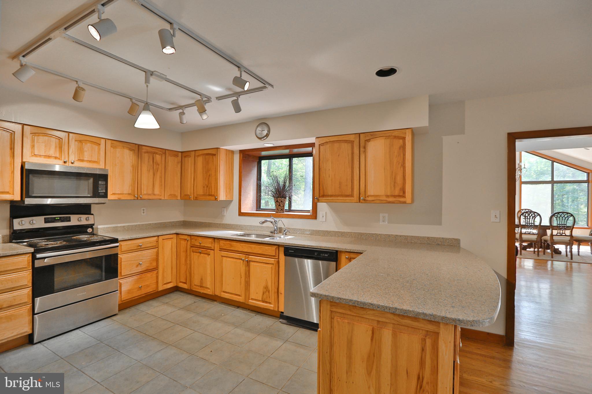 7247 Clifton Road Clifton, VA 20124 - Photo 13 of 38 Kitchen