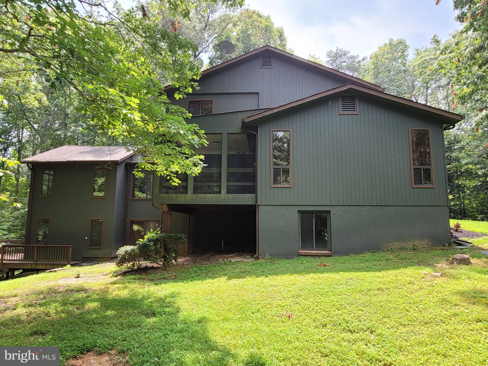 7247 Clifton Road Clifton, VA 20124 - Photo 4 of 38 Side View of Property (1)