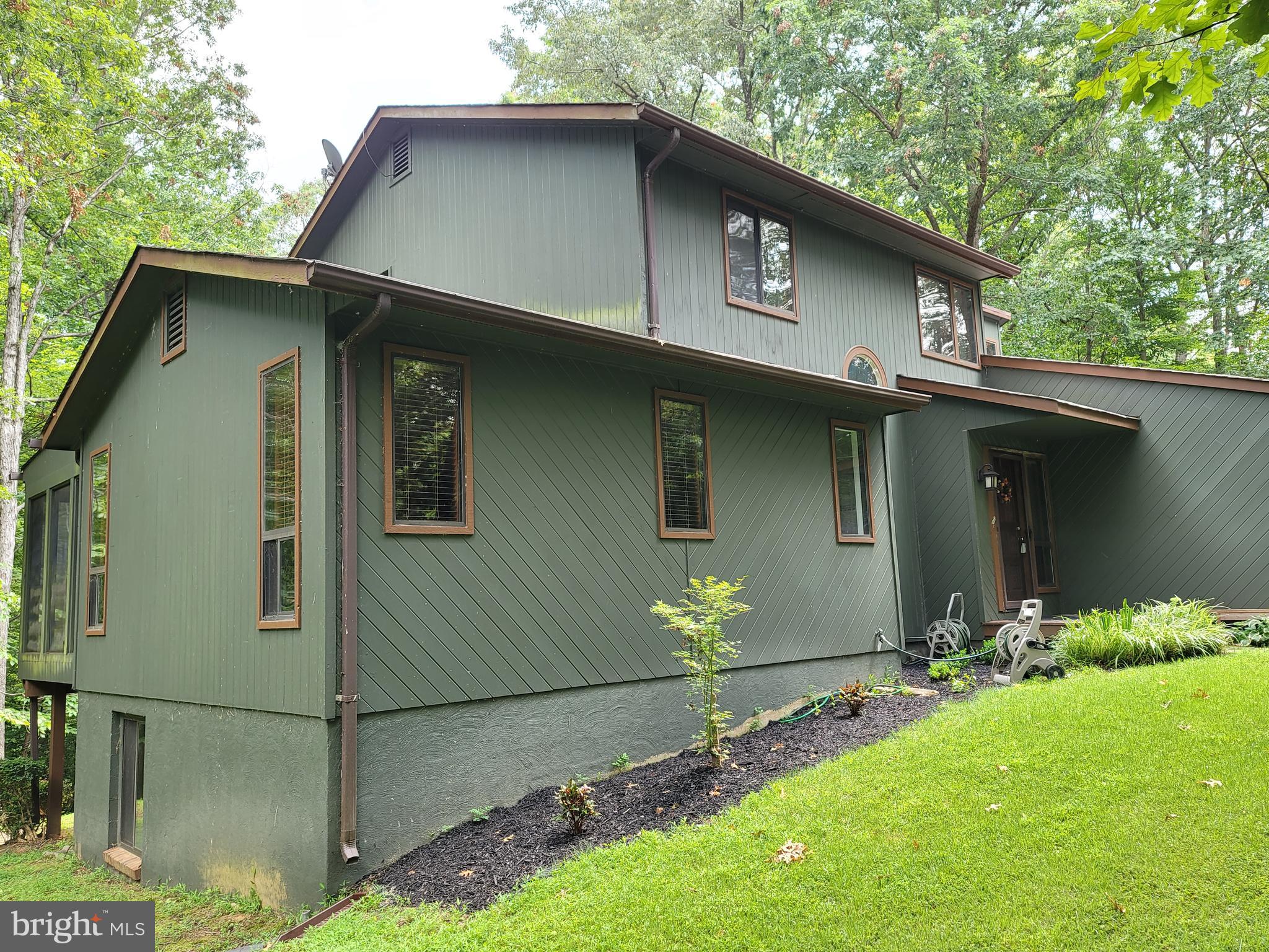 7247 Clifton Road Clifton, VA 20124 - Photo 5 of 38 Side View of Property (2)