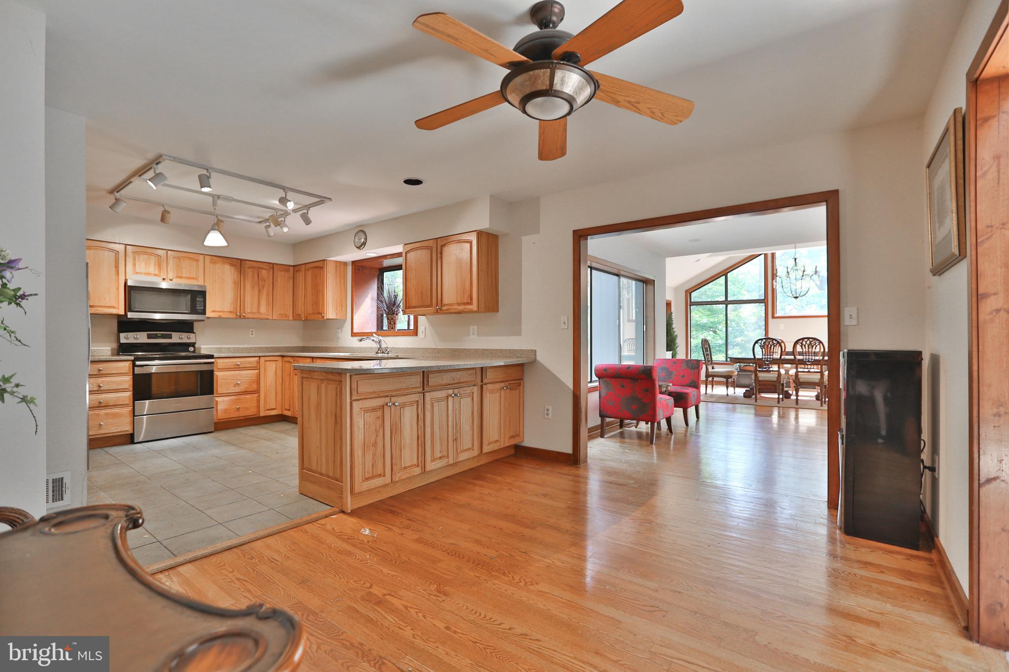 7247 Clifton Road Clifton, VA 20124 - Photo 10 of 38 Kitchen