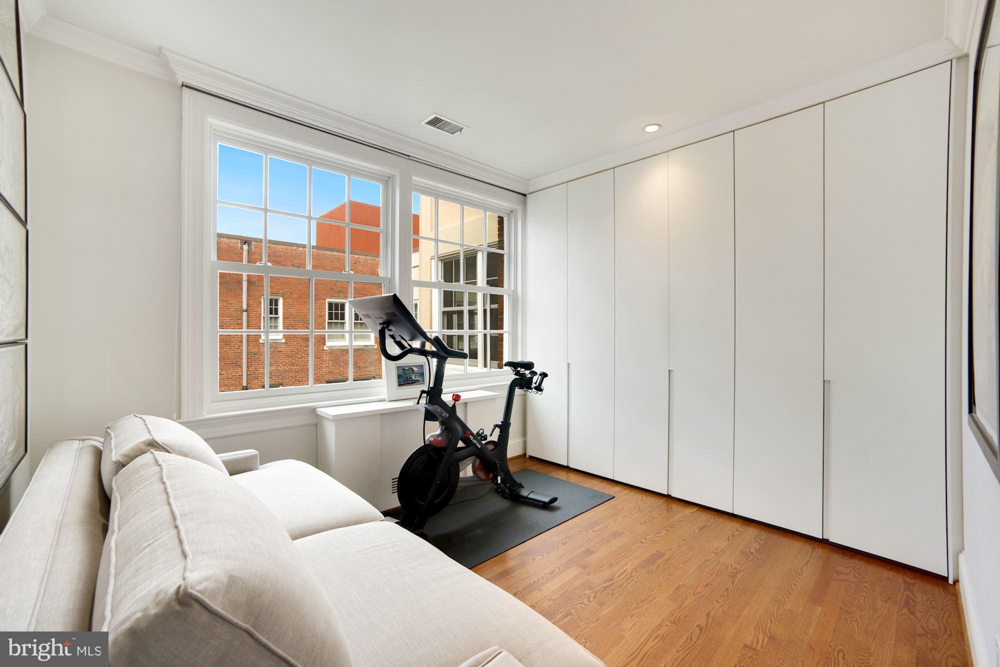 2540 Massachusetts Avenue Northwest, Unit 505 Washington, DC 20008 - Photo 23 of 32 The custom work continues in bedroom #2