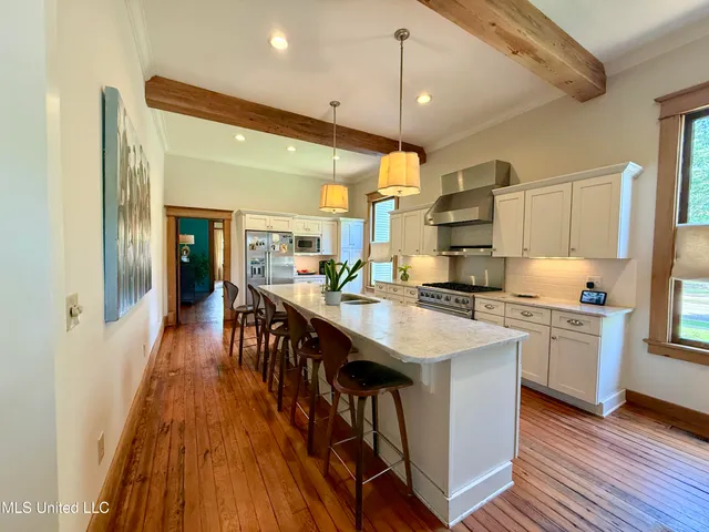 $595,000 | 101 East East President, Greenwood, MS 38930