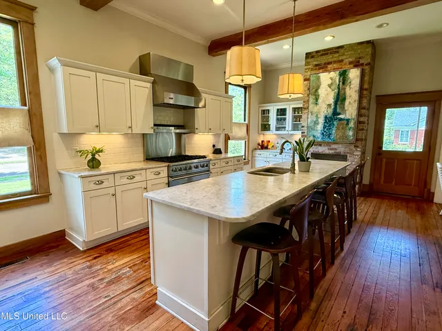 $595,000 | 101 East East President, Greenwood, MS 38930