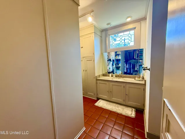 $595,000 | 101 East East President, Greenwood, MS 38930