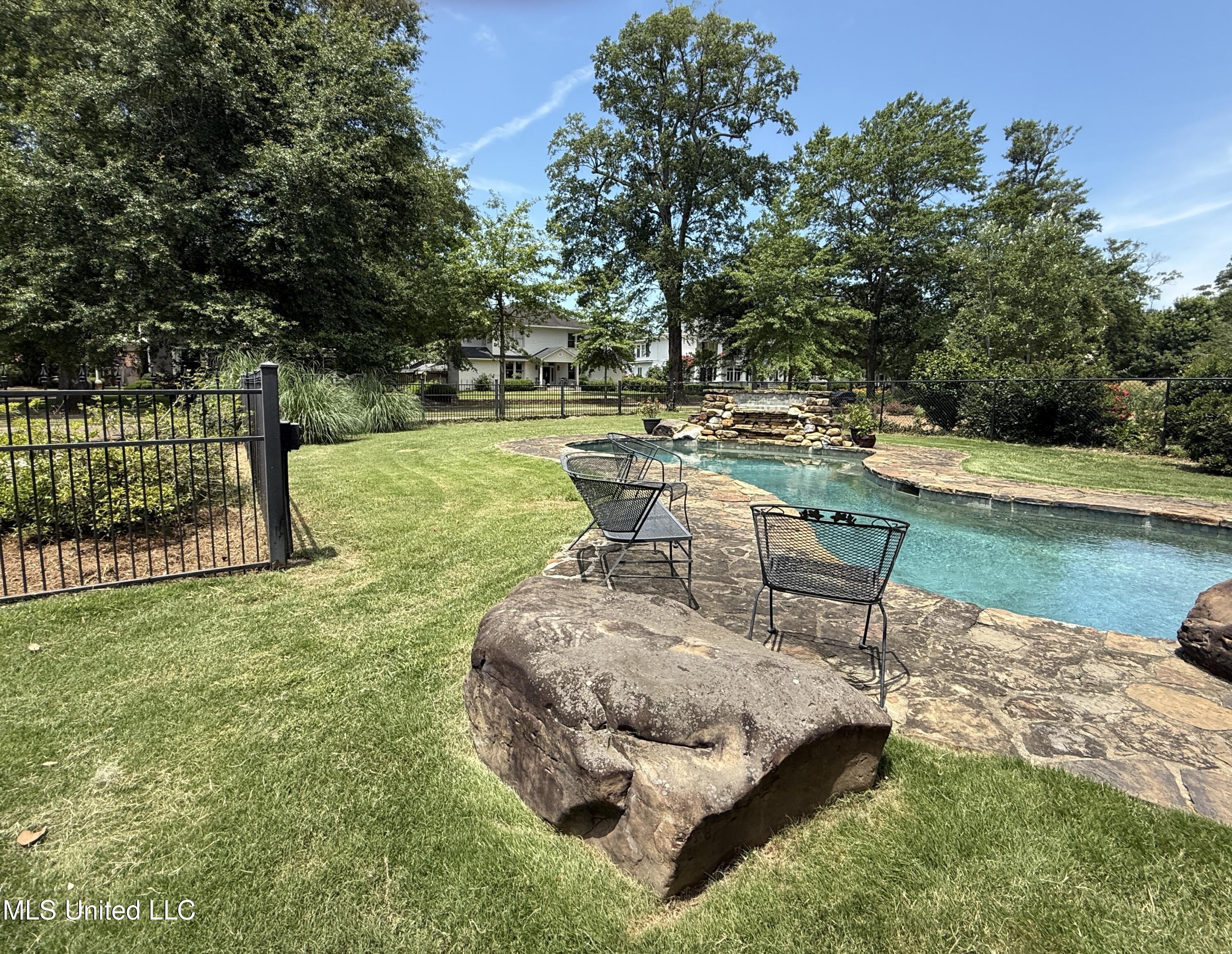 101 East East President Greenwood, MS 38930 - Photo 8 of 30 IMG_1025