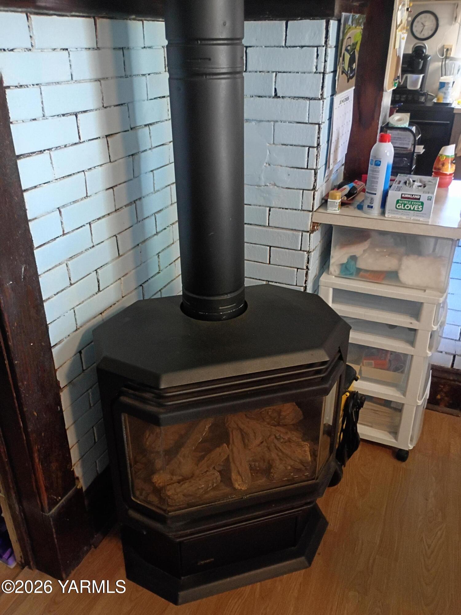 31 North McLean Road Sunnyside, WA 98944 - Photo 9 of 17 degraaf gas stove