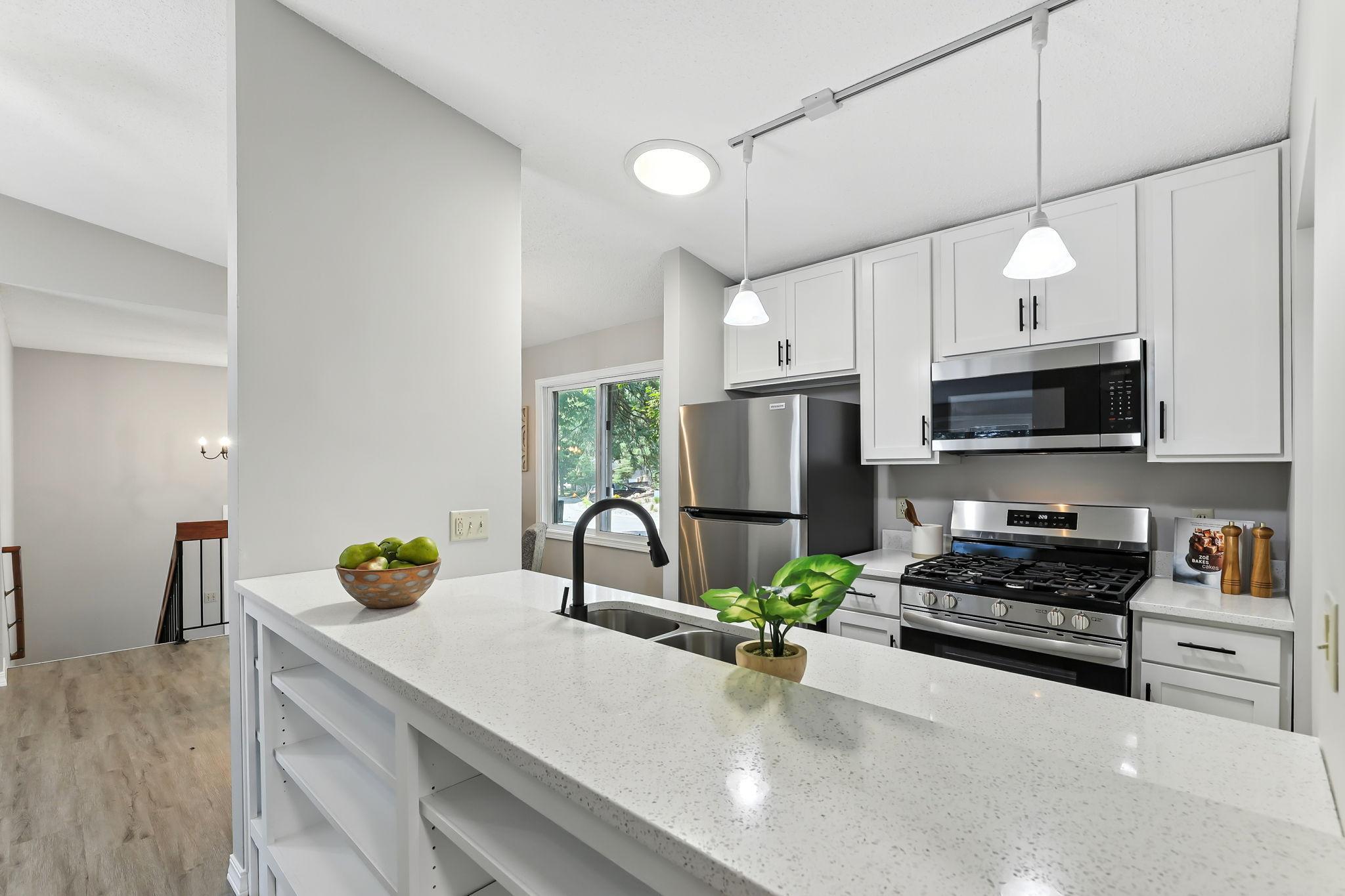 9188 Neill Lake Road Eden Prairie, MN 55347 - Photo 11 of 37 Gallery Image 11