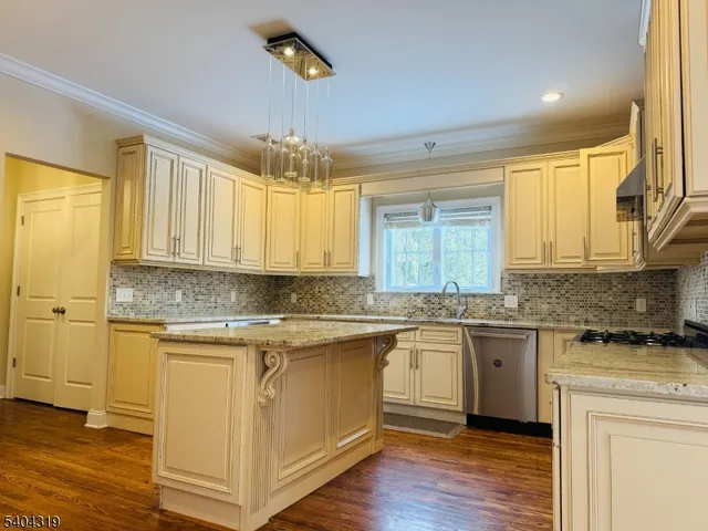 $6,250 | 46 Elmwood Drive, Livingston, NJ 07039