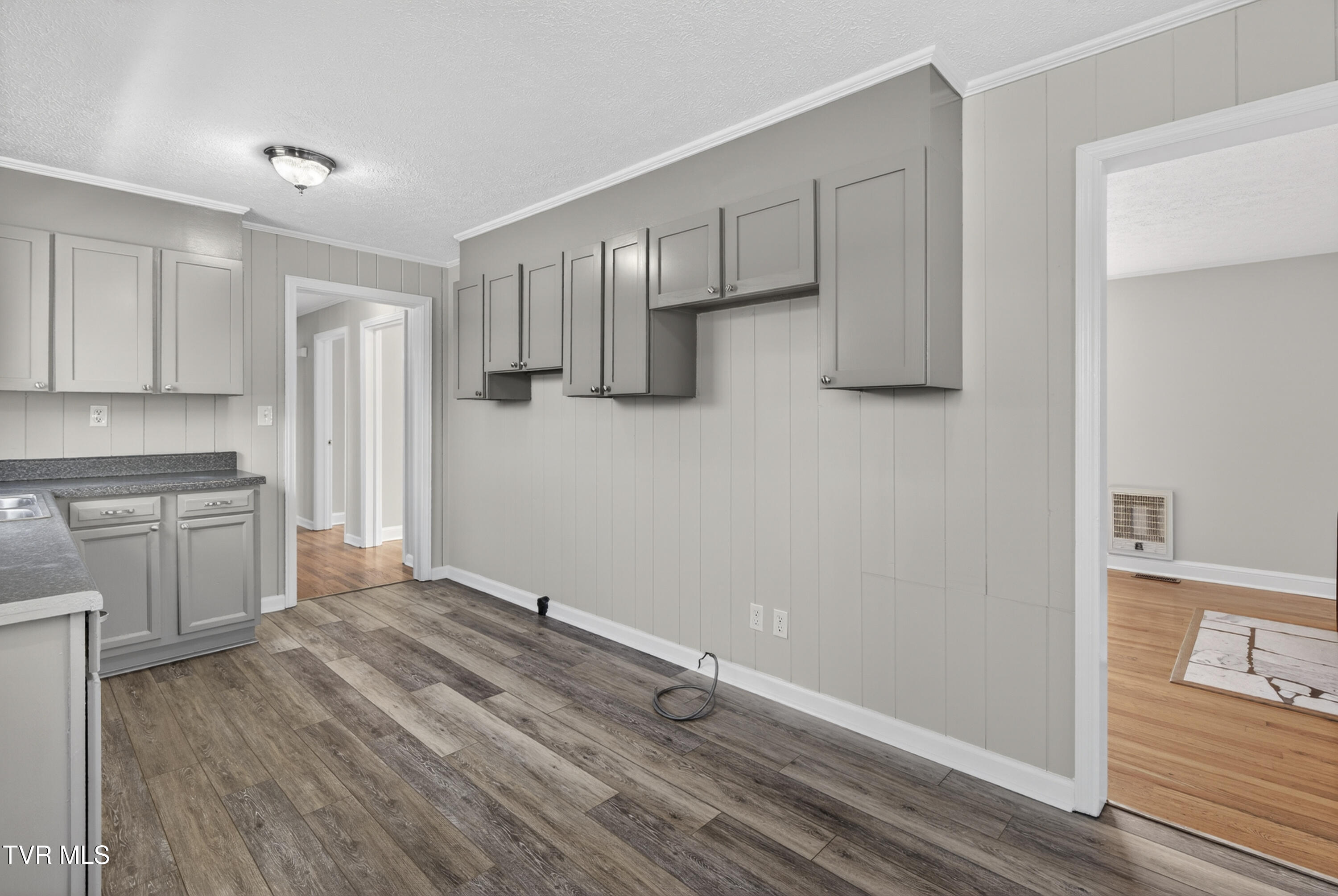 305 Cherokee Road Bristol, VA 24201 - Photo 18 of 25 304-Cherokee-Rd-Bristol-VA Caroline-Blev
