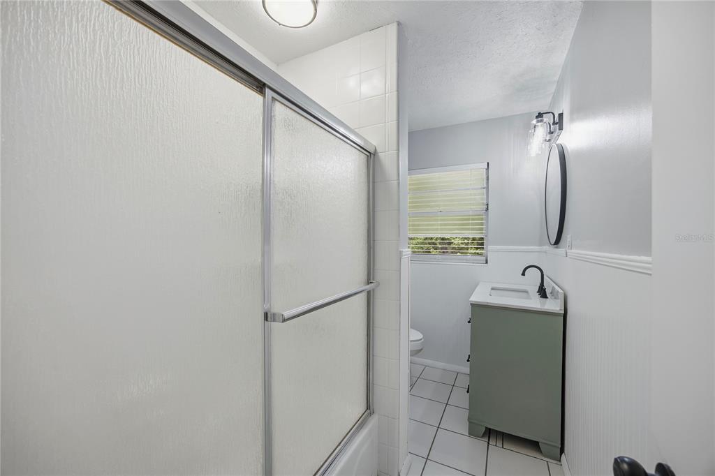 113 Browns Road San Mateo, FL 32187 - Photo 19 of 36 a bathroom with a sink and mirror