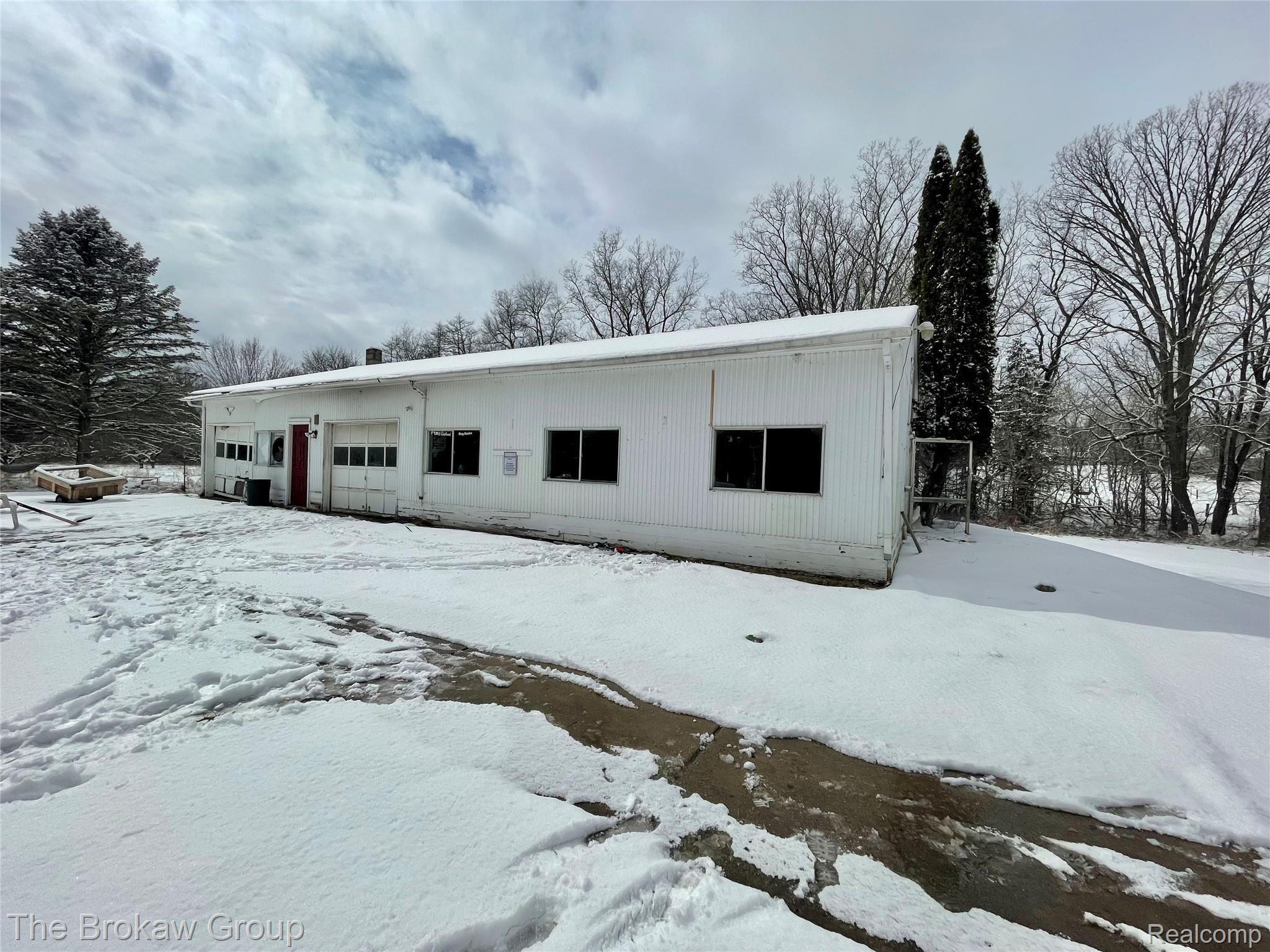 9200 Schrepfer Road Howell, MI 48855 - Photo 7 of 58 IMG-3704.jpg